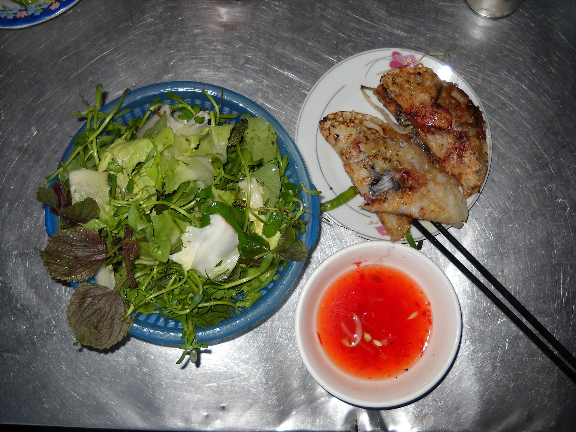 Món hải sản Nha Trang - bánh xèo nhân mực