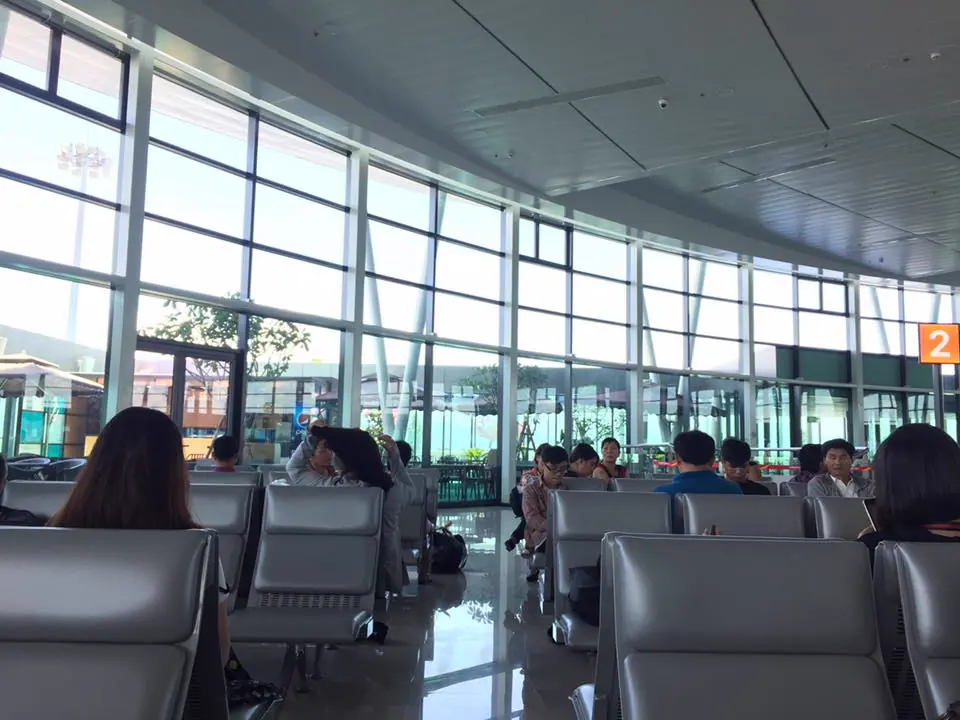 Bên trong nhà ga sân bay Phù Cát minh họa vùng đệm nhận hành lý trước giờ đón xe
