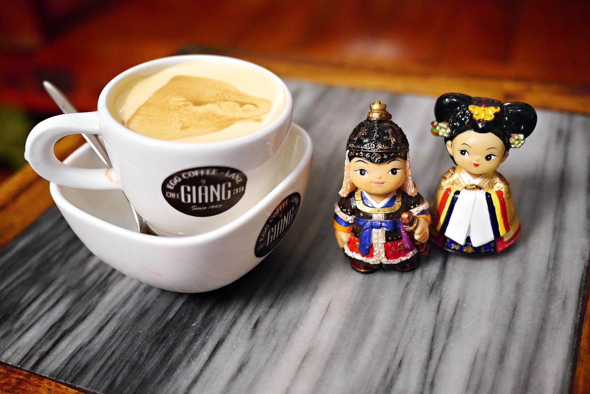 Một tách cà phê trứng tại quán Giảng Hà Nội minh họa cách chọn quán theo nhu cầu