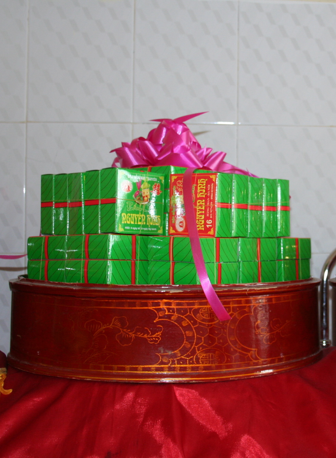 Các hộp bánh cốm Hà Nội minh họa nhóm quà tươi cần kiểm tra ngày sản xuất và điều kiện bảo quản