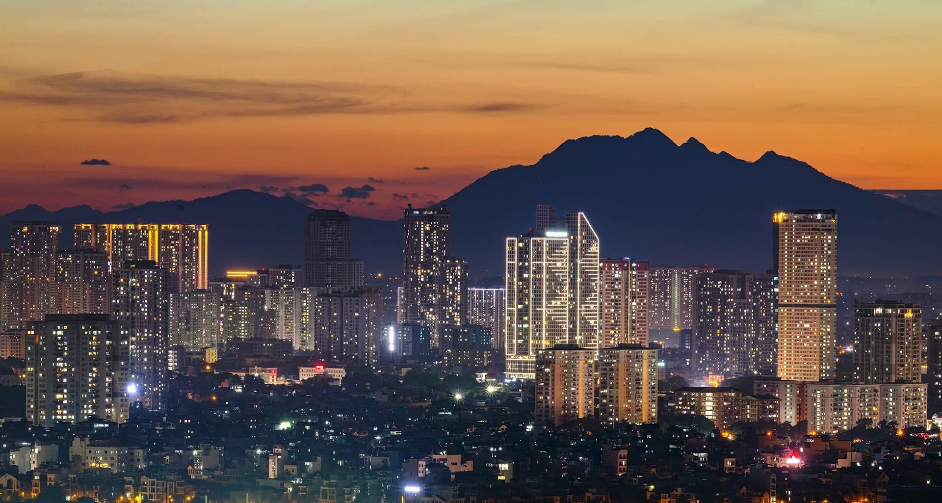 Lập ngân sách chuyển đến Hà Nội hoặc TP.HCM dựa trên nơi ở và quãng đường đi làm