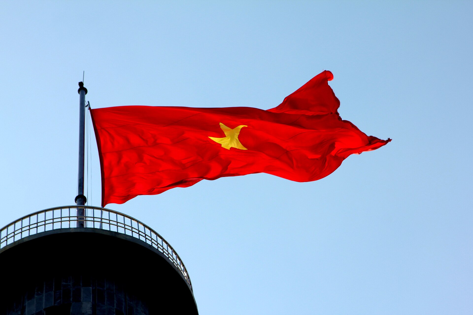 Cờ Việt Nam tại Cột cờ Lũng Cú minh họa điểm chọn thêm trong ngày Đồng Văn