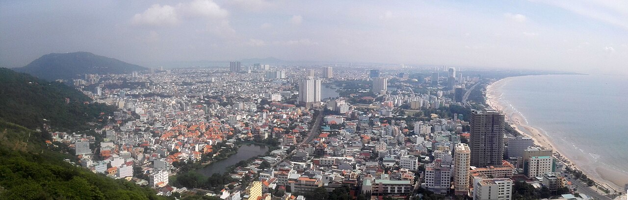 Toàn cảnh Vũng Tàu để so sánh phương án tự túc và đi theo tour theo cùng lịch trình
