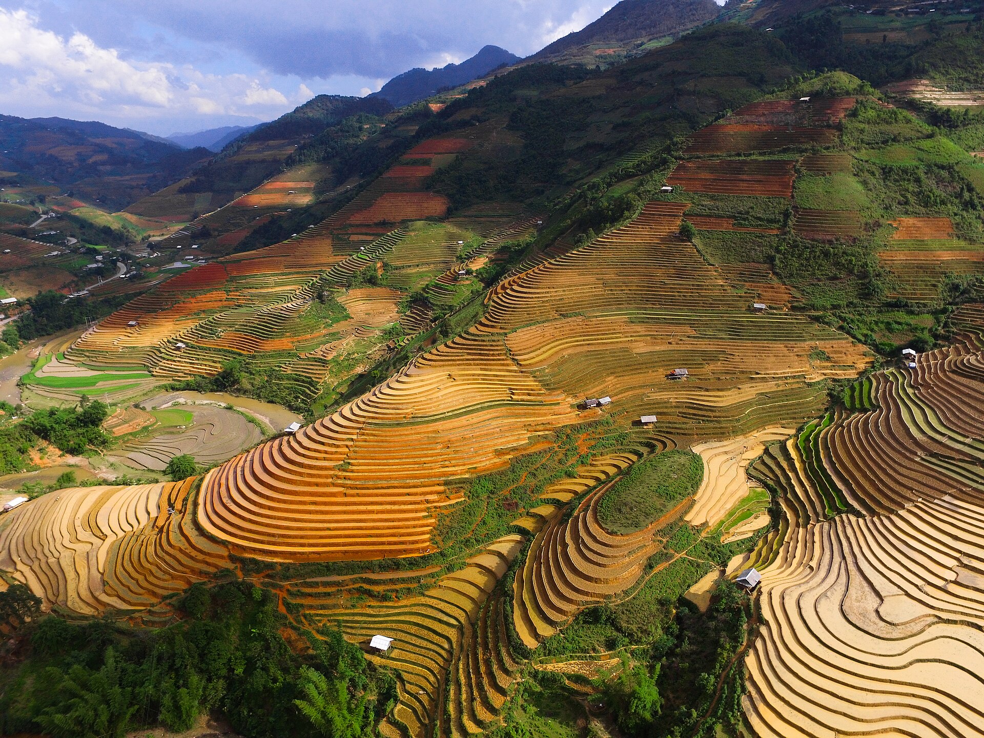 Ruộng bậc thang trên sườn núi tại Mù Cang Chải