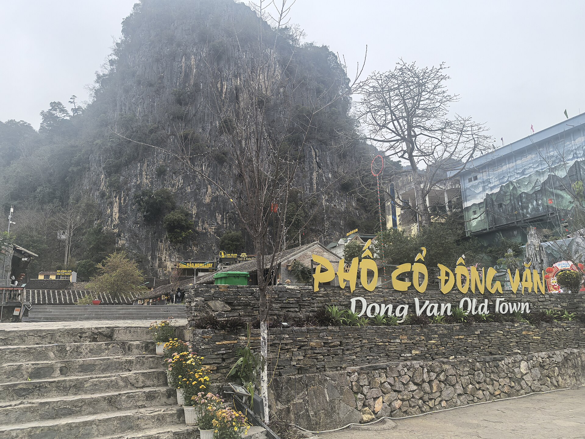 Biển Phố cổ Đồng Văn minh họa điểm lưu trú khi đi mùa hoa tam giác mạch Hà Giang