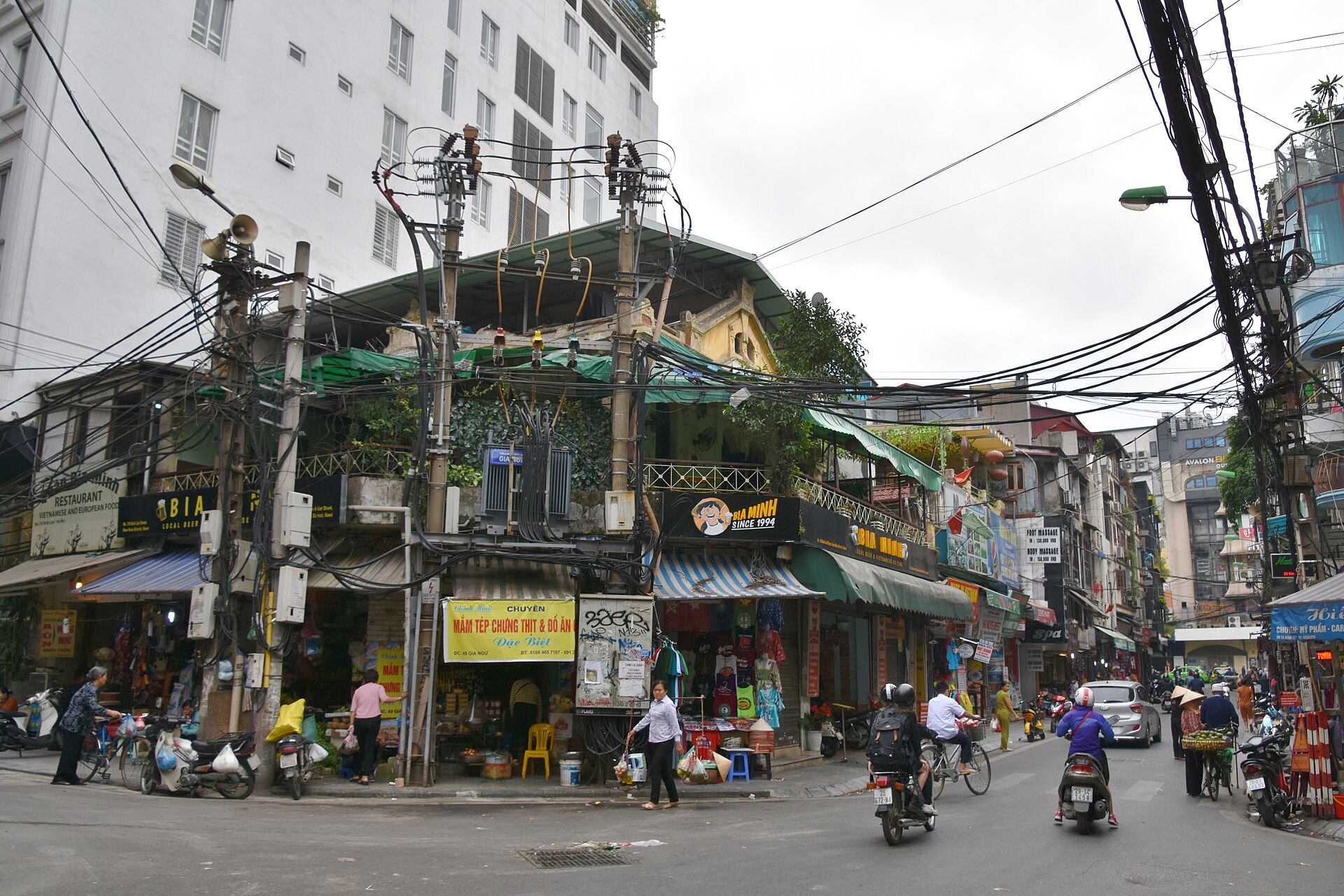 Cảnh đường phố cổ Hà Nội minh họa việc xác nhận điểm trả và đoạn đi bộ cuối tuyến