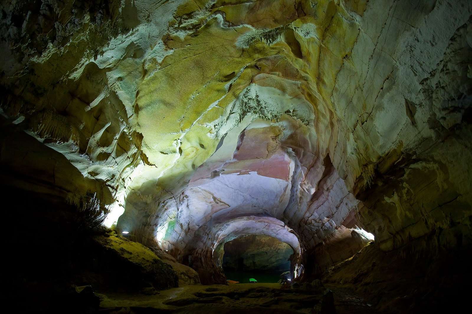 Nhũ đá lung linh trong động Phong Nha Du lịch Quảng Bình - nhũ đá động Phong Nha
