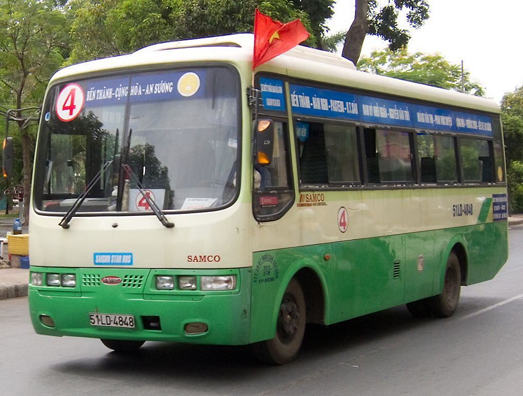Kiểm tra tuyến xe buýt công cộng từ Tân Sơn Nhất đến địa chỉ cụ thể ở Quận 1